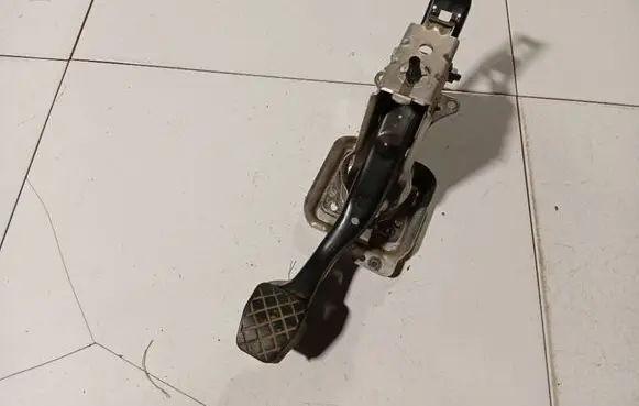 Volkswagen Golf V Brake pedal 1K1721057L