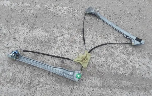 Renault Laguna III Front window lifting mechanism without motor 974824103 807000002