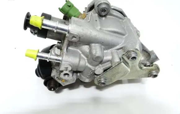Dacia Sandero Fuel injection high pressure pump 0445010530 167001056R H8201102066