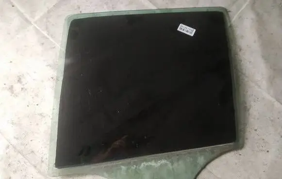 Mazda 2 Rear door window glass as2