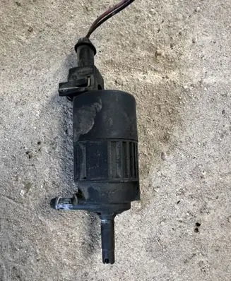 Mitsubishi Carisma Windscreen/windshield washer pump