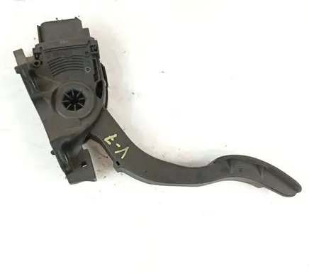 Volvo V70 Accelerator throttle pedal 31329057