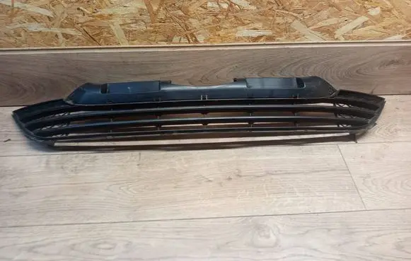 Honda CR-V Front bumper upper radiator grill 71121SWWG0