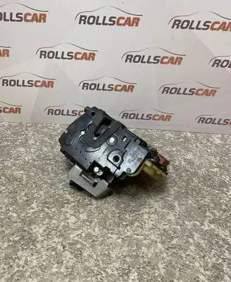 Audi A8 S8 D3 4E Rear door lock 4E0839016C 153200