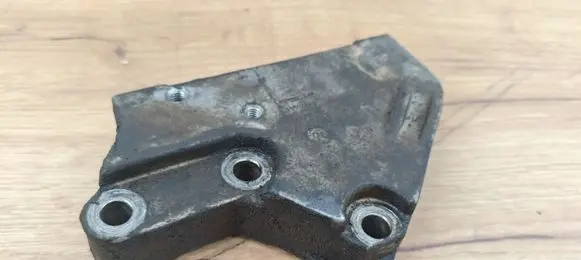 Volvo XC70 Engine mounting bracket 9180996