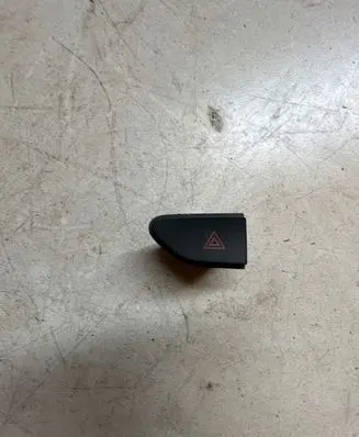 Renault Captur Hazard light switch 252907372R 26052013 10026629