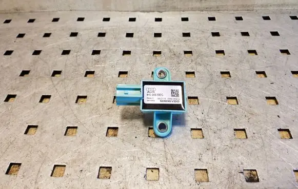 Audi A4 S4 B8 8K Airbag deployment crash/impact sensor 8K0955557C