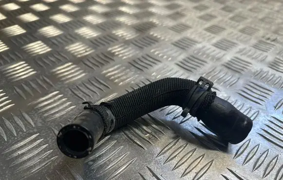 Coolant pipe/hose