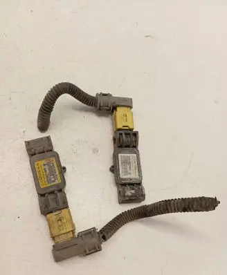 Mitsubishi Endeavor Airbag deployment crash/impact sensor MR587493 X44306027