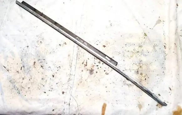 Audi A5 8T 8F Front door glass trim molding 8t0853283c