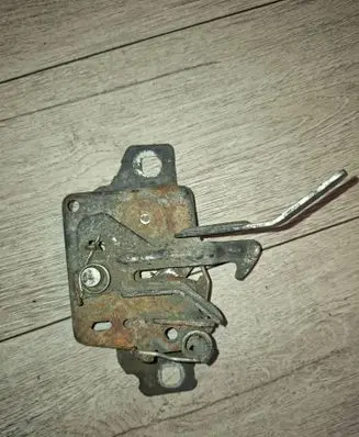 Renault Kangoo II Tie down hook / loop 656018201R