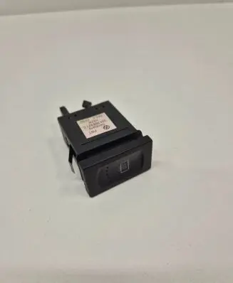 Volkswagen PASSAT B5.5 Windscreen/window heater switch 3B0959621C