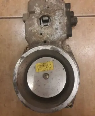 Audi 80 90 B3 Fuel distributor 026133353D 038121070