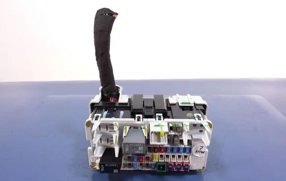 Opel Insignia A Fuse box set 33172518