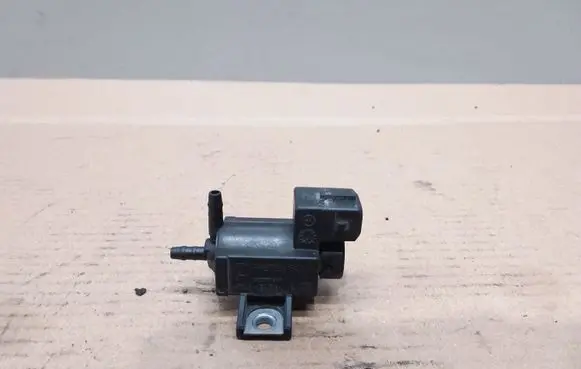 Toyota Avensis T250 Vacuum valve 258600R010