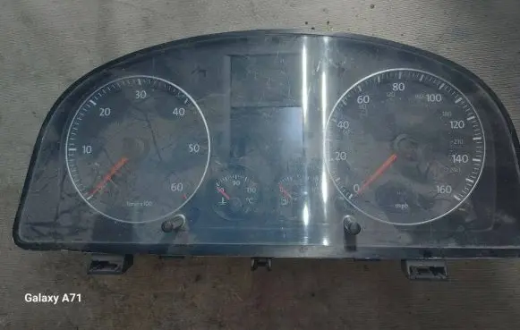 Volkswagen Touran I Speedometer (instrument cluster) 1T0920962E V0011000 VWZ7Z0F7038428