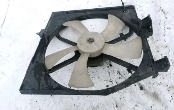 Mazda 323 Radiator cooling fan shroud
