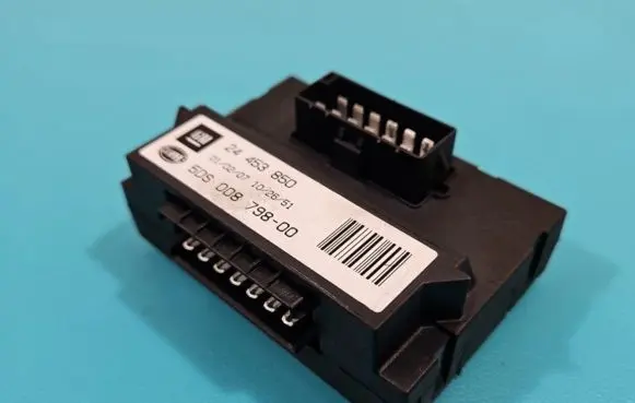 Opel Zafira B Central body control module 24453850 IMPRK1391810