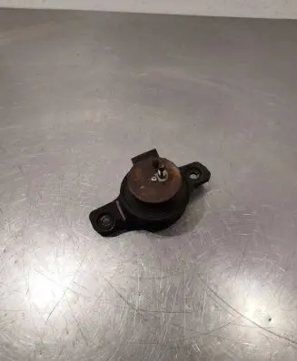 Subaru Impreza III Engine mount bracket