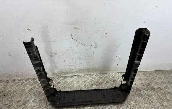Radiator support slam panel bracket