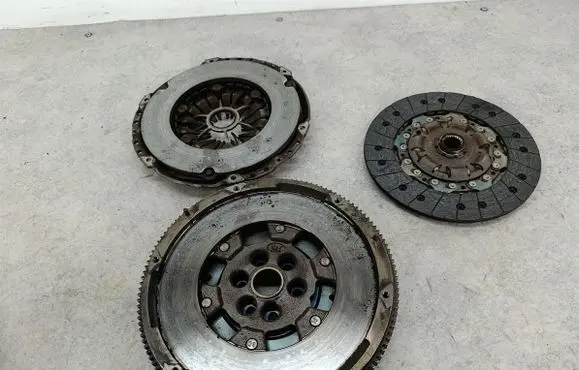 Volkswagen PASSAT B7 Dual mass flywheel 324035510124035410