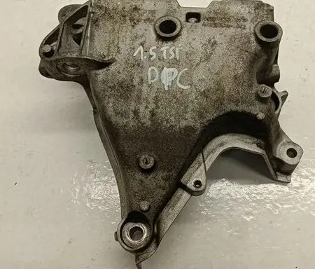 Volkswagen PASSAT B8 Engine mounting bracket