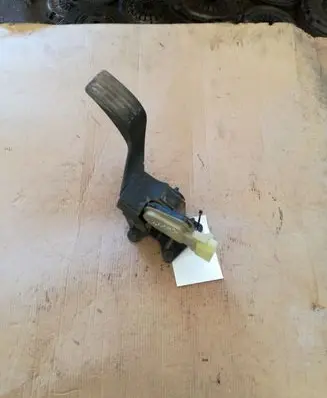 Ford Focus Accelerator throttle pedal 2M519F836AE