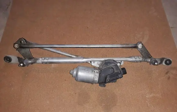 Mitsubishi Outlander Front wiper linkage and motor 1593003471