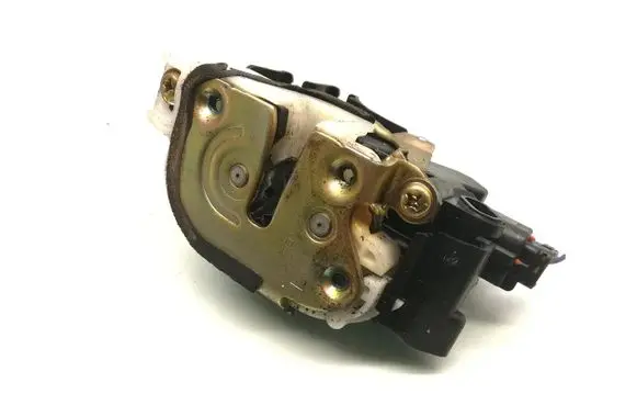 Mitsubishi Grandis Front door lock 05Y17