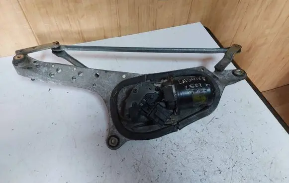 Renault Laguna II Front wiper linkage and motor 8200000525