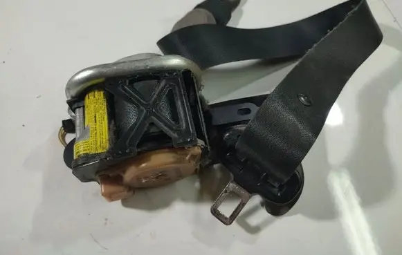 Mitsubishi Grandis Front seatbelt C9095HLS