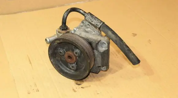 BMW X5 E53 Power steering pump 6756737