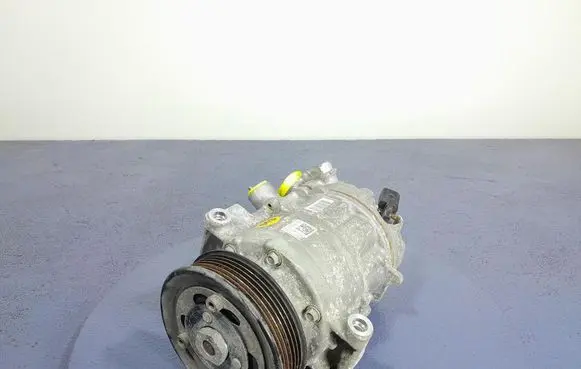 Volkswagen Tiguan Air conditioning (A/C) compressor (pump) 5Q0816803H