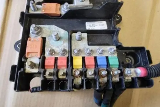 Iveco Daily 6th gen Battery relay fuse 5801585977