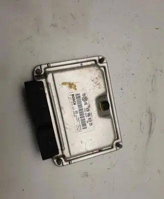 Volkswagen Golf VII Engine control unit/module 038906019EM 28SA5042 0281010668