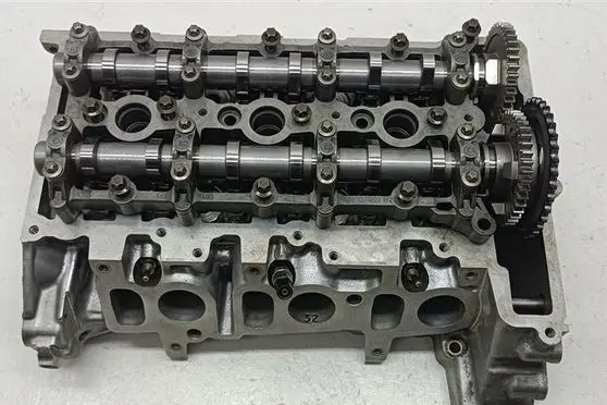 BMW X1 F48 F49 Engine head 