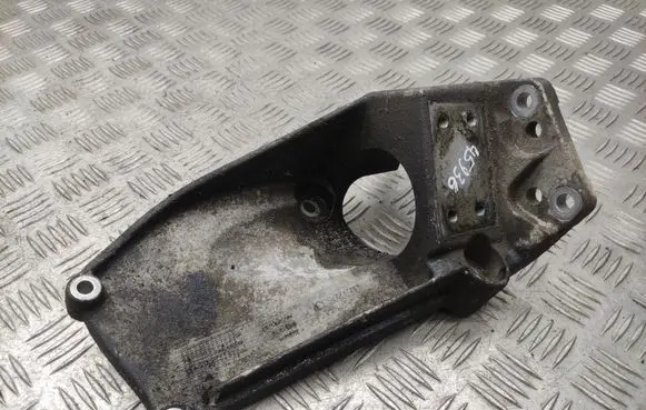 Volvo S80 Engine mounting bracket 31370633