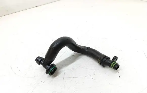 Volkswagen PASSAT B8 Breather hose/pipe 04E103202F