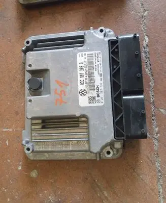 Volkswagen Touran II Engine control unit/module 03C907309A 03C907309Q 0261S07732