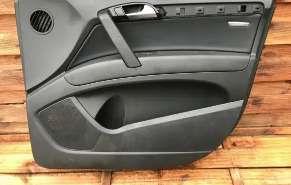 Audi Q7 4L Front door card panel trim