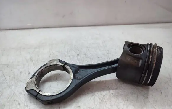 Jeep Grand Cherokee (WK) Piston with connecting rod