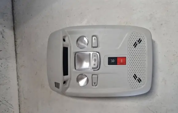 Citroen C4 III e-C4 Front seat light 98276588