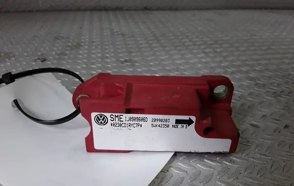 Volkswagen Golf IV Airbag deployment crash/impact sensor 1J0909606D 20990203