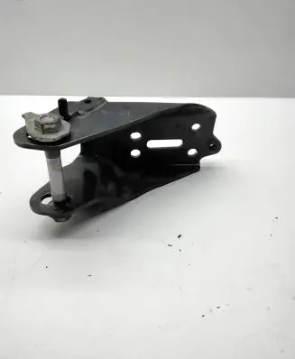 Toyota Avensis T270 Engine mounting bracket