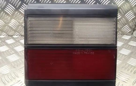 Volkswagen PASSAT B3 Tailgate rear/tail lights 333945108 333945259