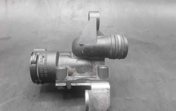 Mercedes-Benz CLS C219 Coolant heater control valve A2722000054