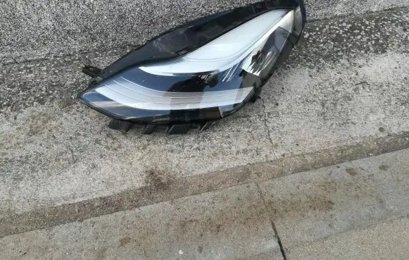 Tesla Model 3 Headlight/headlamp 1077375-50-B