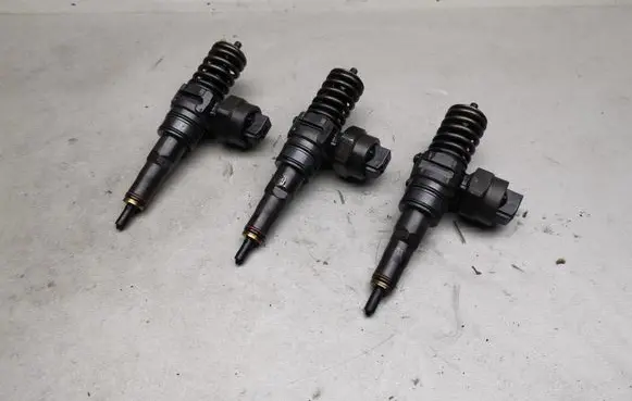 Volkswagen PASSAT B5 Fuel injectors set 038130073AC 0414720029