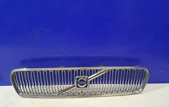 Volvo V50 Front bumper upper radiator grill 8678680