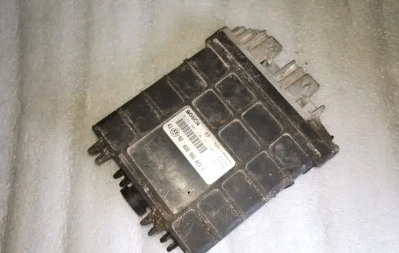 Volkswagen Golf III Engine control unit/module 028906021C 0281001170 0281001171